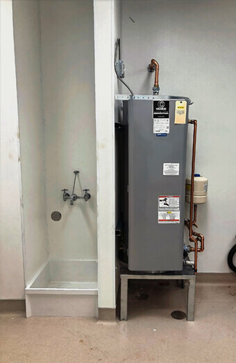 https://plumberhilton.com.au/uploads/2025/06/hot-water-257755.jpg